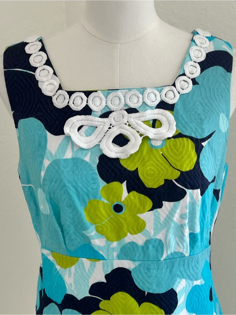 Vintage Lilly Pulitzer sleeveless shift dress - Picture 2 of 5